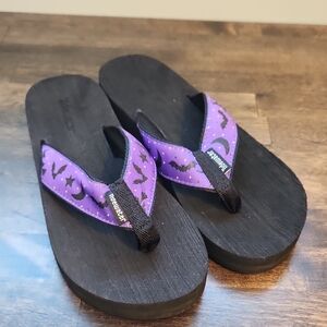 Tidewater Sandals With Witches, Bats, Moons, And Stars Size 7 1/2